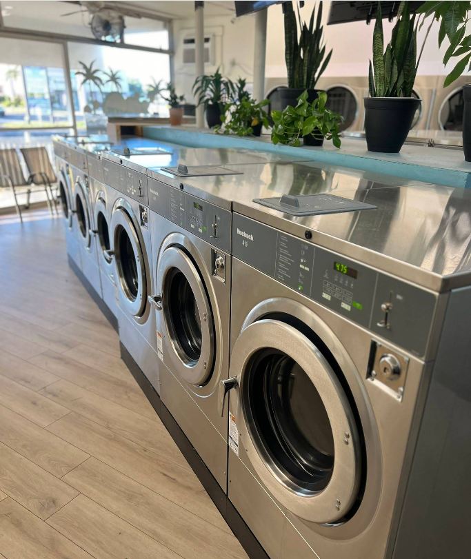 Sea Breeze Laundroamt Row Of Washers